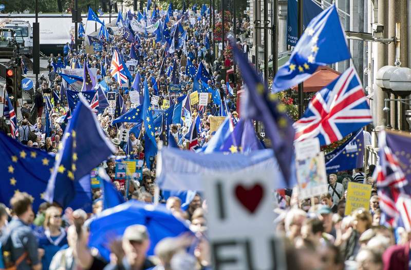 Марш против Brexit в Лондоне: 100 тысяч человек вышли на протест
