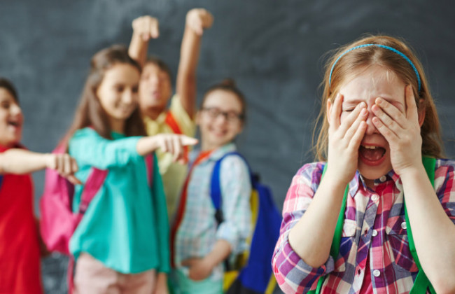 За сломанный нос полтавской школьнице запретили выходить из дома  2 года