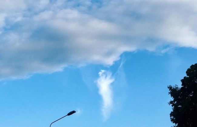 Ангел спускается с небес: сеть восхитило невероятное фото из Киева