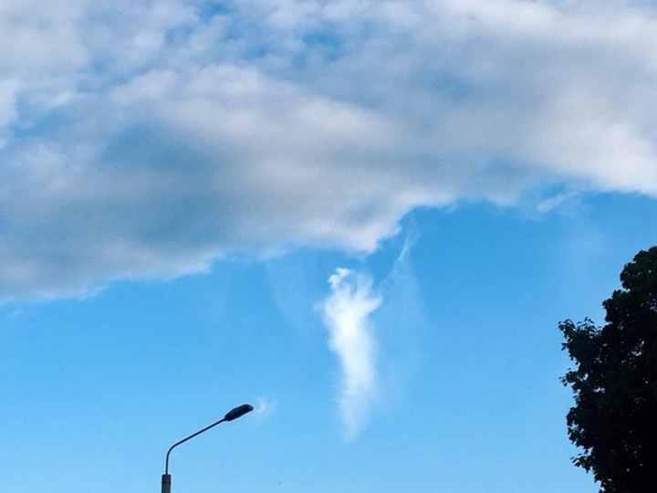 Ангел спускается с небес: сеть восхитило невероятное фото из Киева