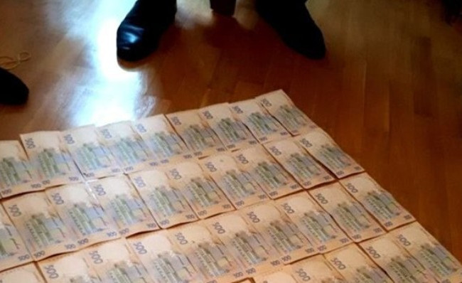 Чиновник Госслужбы по вопросам труда погорел на взятке