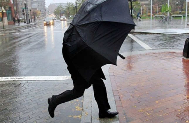 Киевлян предупредили о шторме