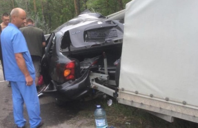 Жуткое ДТП на трассе Киев - Харьков: отбойник «прошил» автомобиль