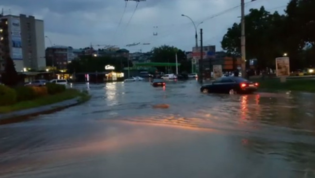 Мощный ливень затопил Черновцы: опубликовано видео