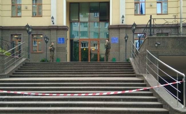 Опасный преступник сбежал из здания суда: появились подробности