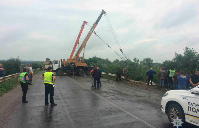 Возле Черновцов случилось страшное ДТП с бетоновозом: есть подробности