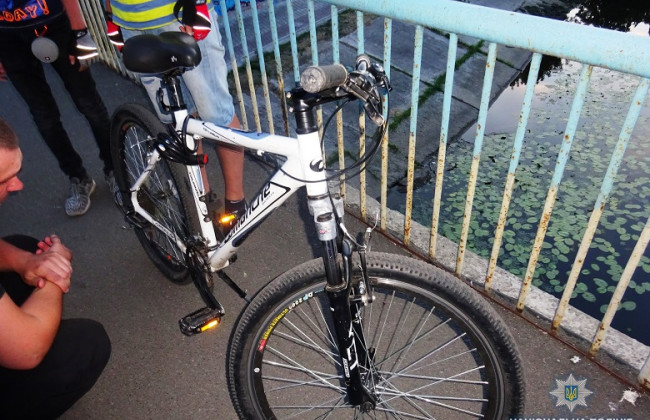 В Киеве молодой парень на велосипеде «накатал» себе срок