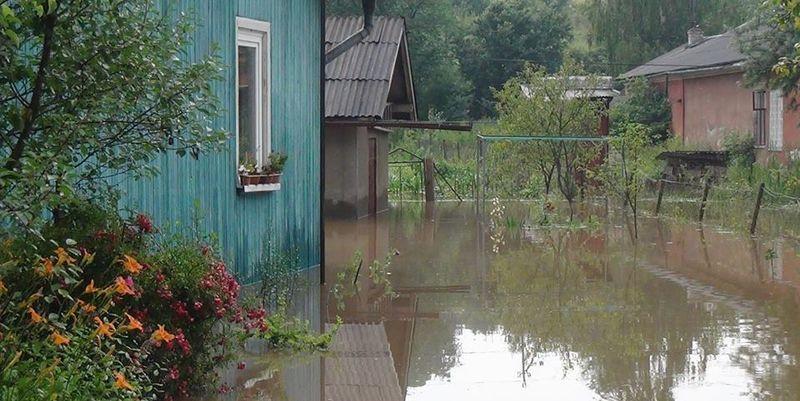 Разрушенные автодороги и мосты: в Ивано-Франковской области прошла буря