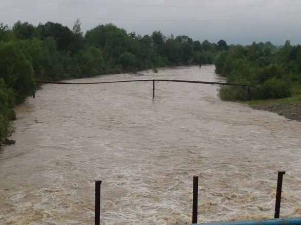 Прикарпатье ушло под воду: подтоплено почти две сотни домов