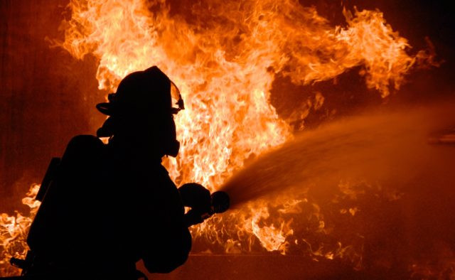 Жуткий пожар в Киеве: сгорел популярный ресторан