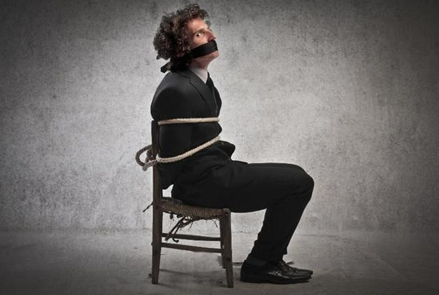 Несколько дней держали в гараже: появились страшные подробности похищения бизнесмена