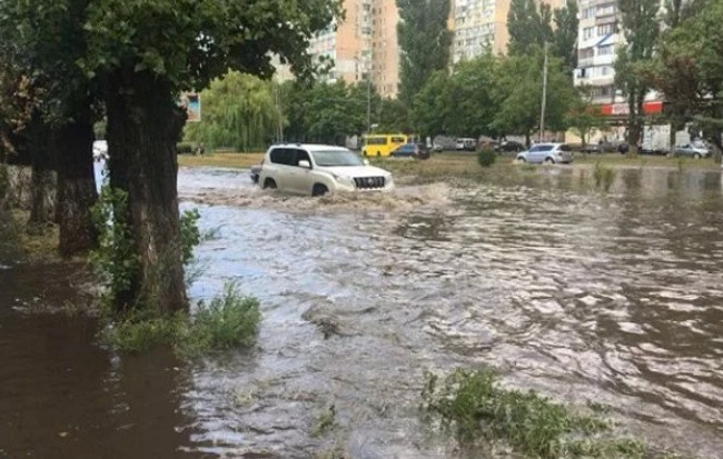Одессу накрыл мощный ливень: опубликованы фото и видео