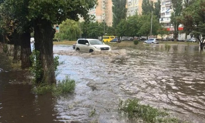 Одессу накрыл мощный ливень: опубликованы фото и видео