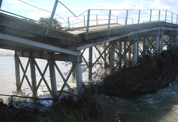 Под Ивано-Франковском обрушился мост