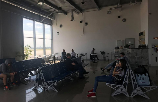 Очередной скандал с задержкой рейса в аэропорту всколыхнул Киев