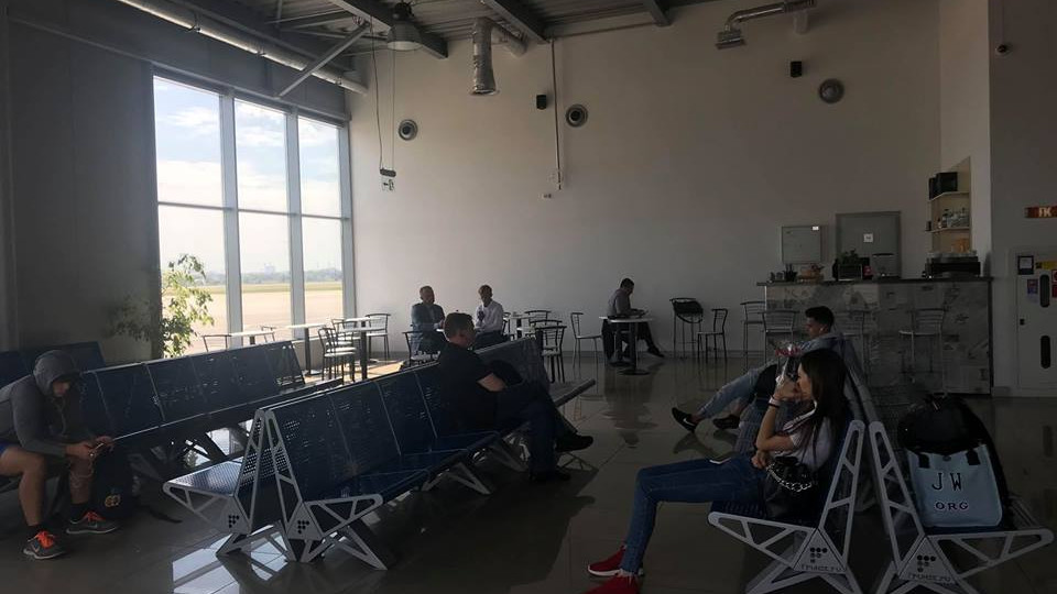 Очередной скандал с задержкой рейса в аэропорту всколыхнул Киев