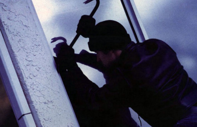 Во Львовской области мужчина обокрал больницу и школу