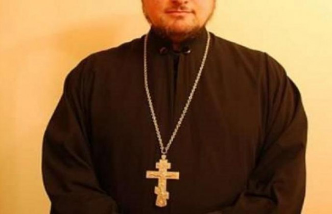 Высматривает ценные вещи: киевляне предупредили о  квартирном «мошеннике в рясе»