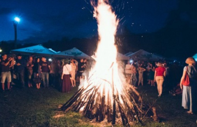 Мальчик, упавший в костер во время празднования Ивана Купала, скончался в больнице