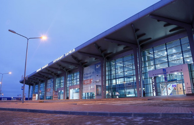 Вслед за Киевом: в Харькове начали задерживать авиарейсы