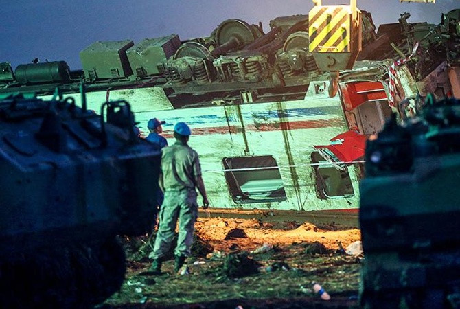 Жуткая авария поезда в Турции: десятки погибших и сотни раненых
