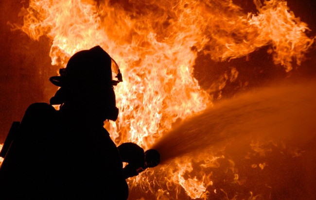 Жуткий пожар в Киеве: сгорели три этажа многоэтажки