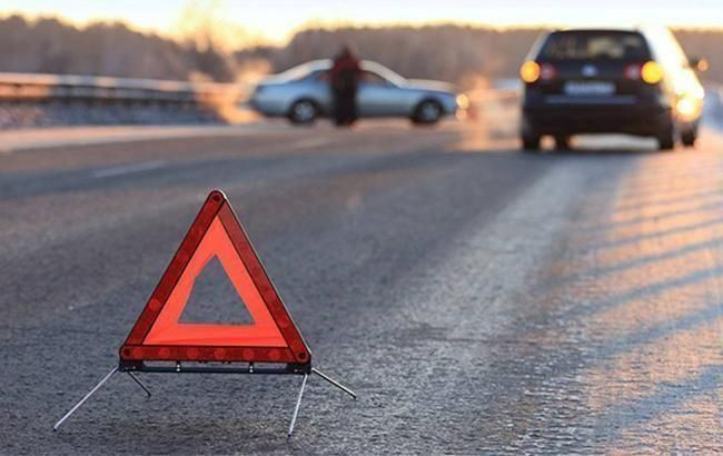 Смертельное ДТП под Киевом: авто разбросало по дороге