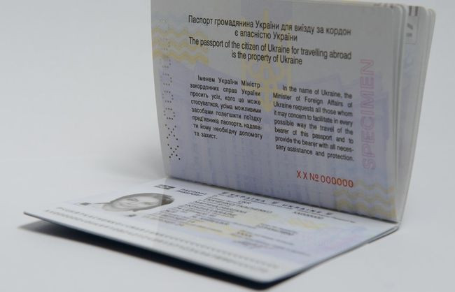 Чиновницу в Житомирской области будут судить за «помощь» в оформлении биометрических паспортов