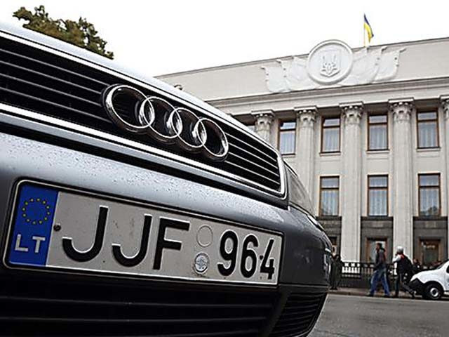 В Украине насчитали 58 тысяч незаконных машин на «евробляхах»