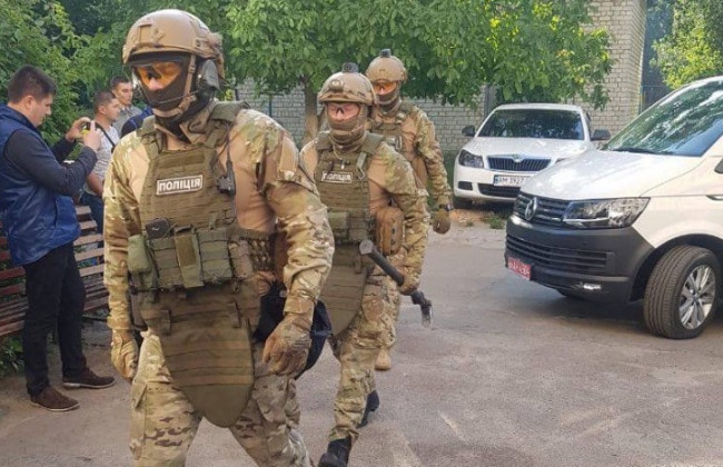 Полиция задержала мужчину, который снимал взрослое видео с годовалой дочерью