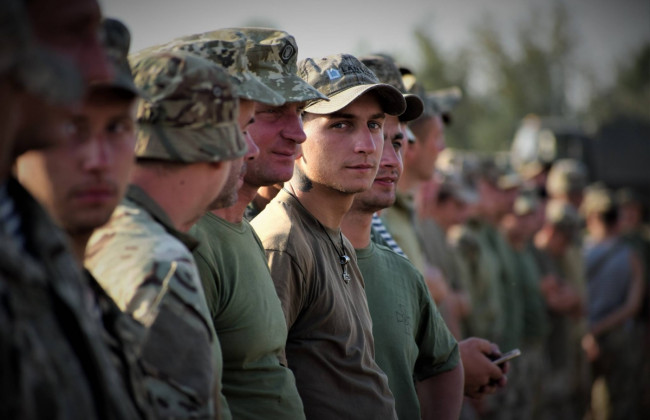 Право военнослужащего срочной службы на денежную помощь: постановление ВС