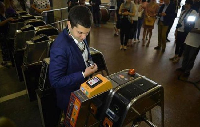 В киевском метро синие жетоны снова заменят на зеленые