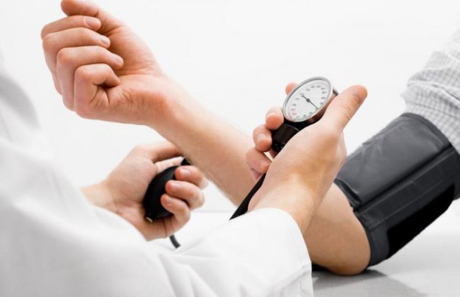 Как избавиться от высокого давления: 5 советов от врачей