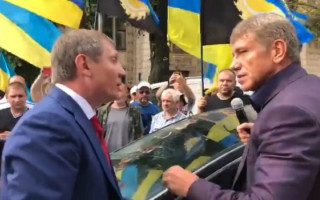 Министр и нардеп подрались в центре Киева: опубликовано видео