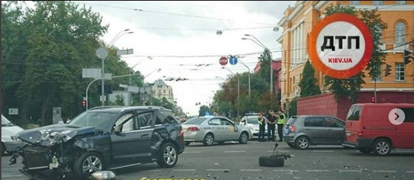 Масштабное ДТП в Киеве: пострадали четыре человека
