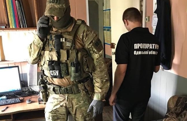 Имел по 20 тысяч в день: задержали дерзкого взяточника из Одесской таможни