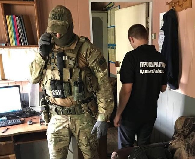 Имел по 20 тысяч в день: задержали дерзкого взяточника из Одесской таможни