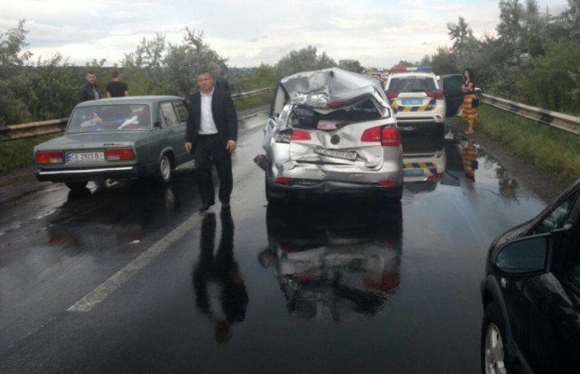 Массовое ДТП под Черновцами: на мокрой трассе столкнулись 8 автомобилей