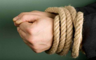 Неизвестные в Киеве со стрельбой похитили мужчину: все подробности