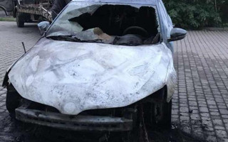 В Ужгороде пограничнику сожгли машину