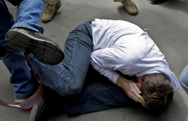 Жуткая драка на детской площадке: били ногами, разбили голову