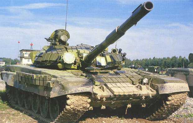 В Украине на заброшенной базе нашли новые танки: в сети бурно обсуждают видео