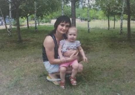 В Запорожье четвертые сутки ищут молодую маму с 1,5-летней дочерью