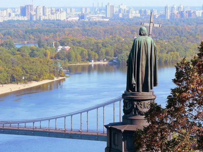 В Киеве ограничат движение транспорта к годовщине Крещения Руси