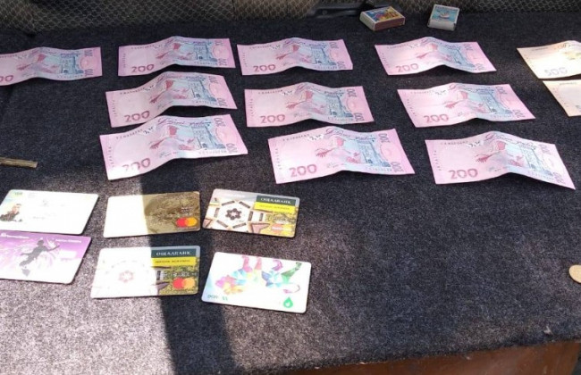 Силовики задержали мужчину, который продавал опасные наркотики