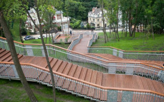 Кличко открыл обновленную лестницу с Пейзажной аллеи на Подол