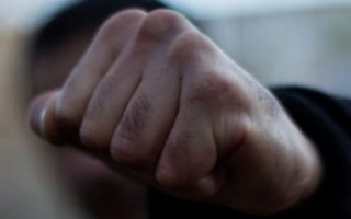 Мужчину, который жестоко избил женщину в черноморской маршрутке, нашли «народные мстители»