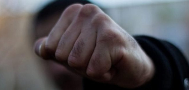 Мужчину, который жестоко избил женщину в черноморской маршрутке, нашли «народные мстители»