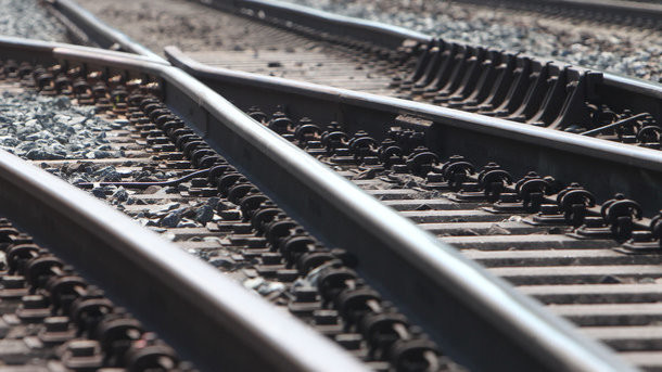 Ужасная смерть: машинисты поезда прятали тело женщины, но потеряли ее руку
