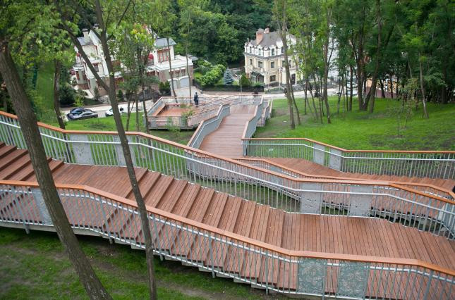 Кличко открыл обновленную лестницу с Пейзажной аллеи на Подол